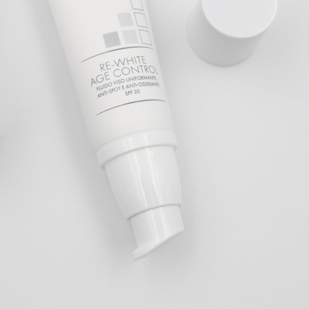 RE-WHITE AGE CONTROL FLUIDO VISO UNIFORMANTE, ANTI-SPOT E ANTI-OSSIDANTE - SPF 20